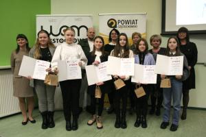 032 laureaci-IV-VI-wraz-z-organizatorami-i-komisja-konkrsowa