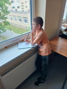  Uczeń rysujący pejzaż