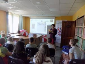 Pani dr Agata Boral czyta dzieciom