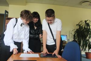 Uczestnicy projektu podczas zadania - fot. 1