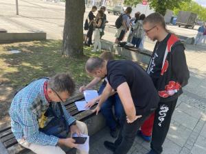 Uczestnicy podczas zadania na Placu Władysława Biegańskiego w Częstochowie - fot. 5