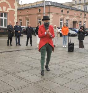 Łukasz Pabiś w przebraniu Pana Kleksa