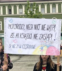 Transparent konkursowy promujący czytanie