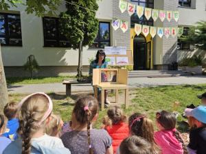 03 Izabela Bajor czyta dzieciom (1)